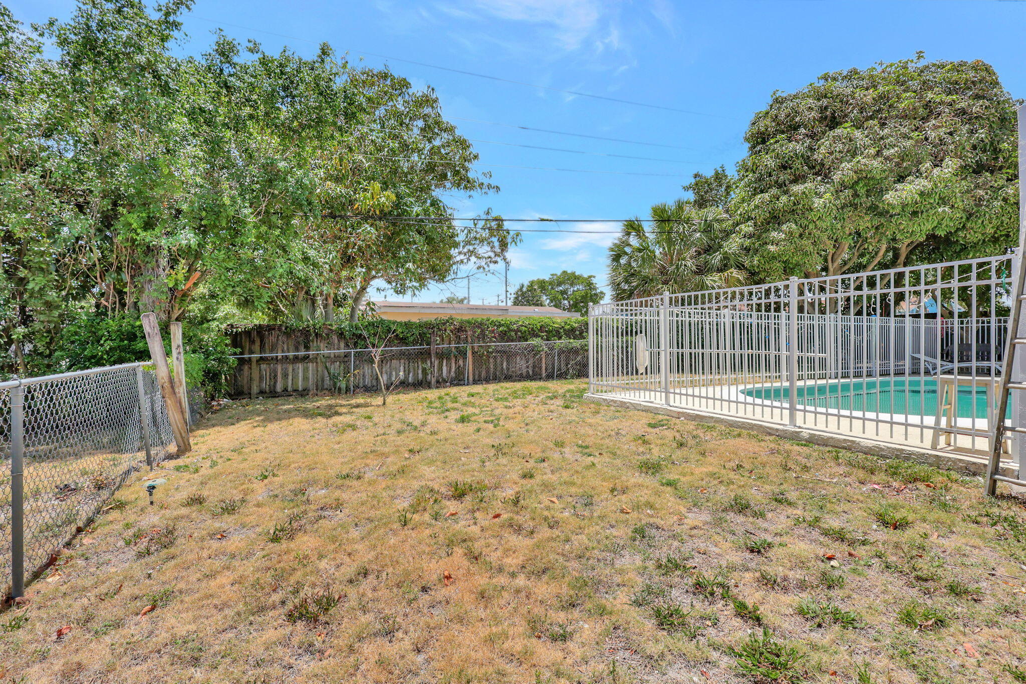 WOODCREST MNR - Residential