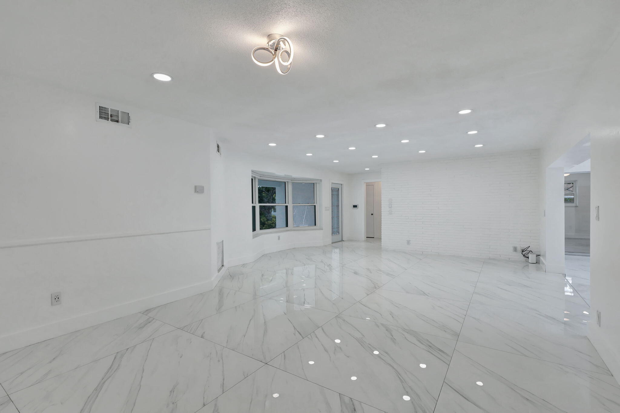 WOODCREST MNR - Residential