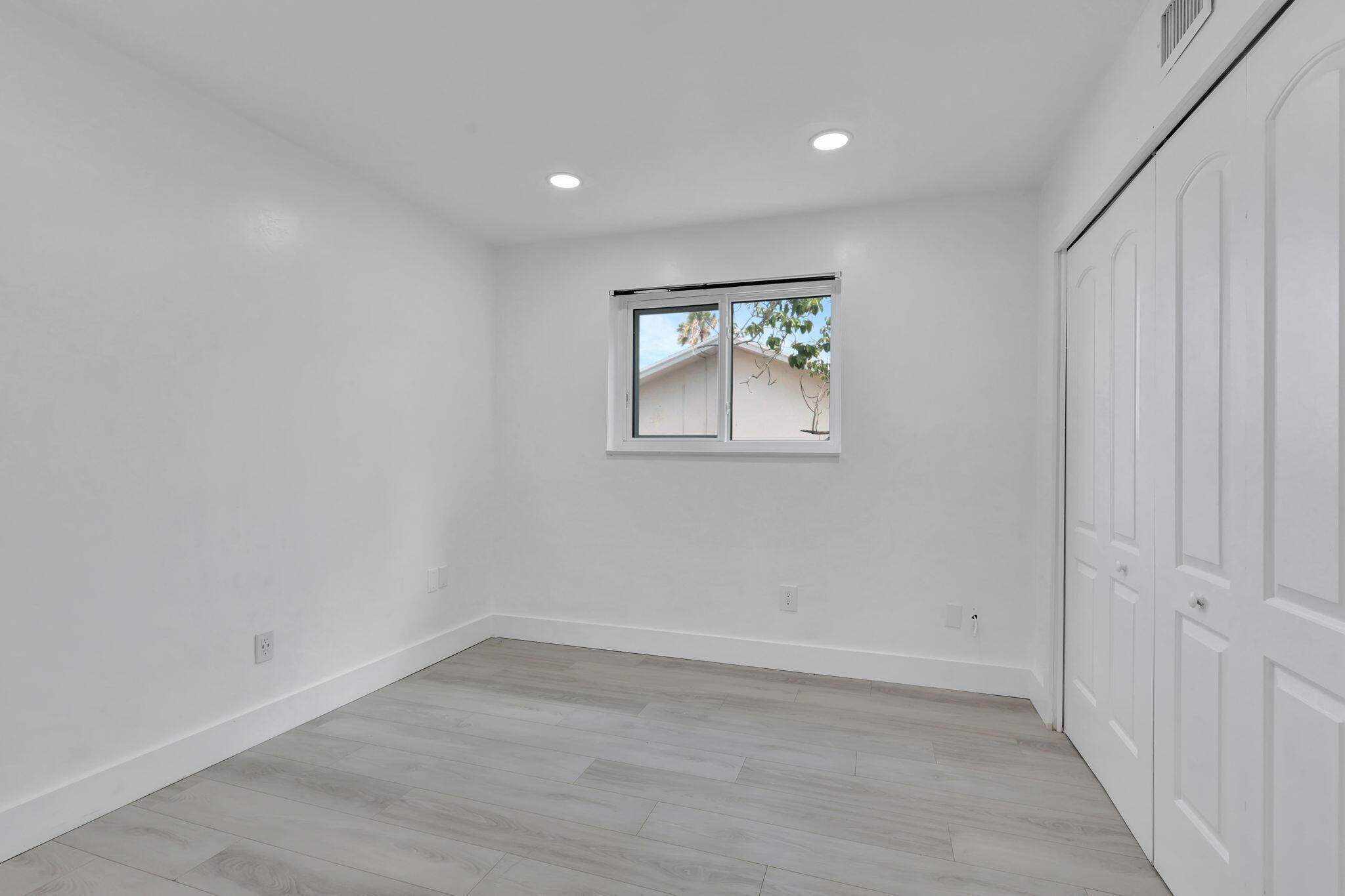 WOODCREST MNR - Residential