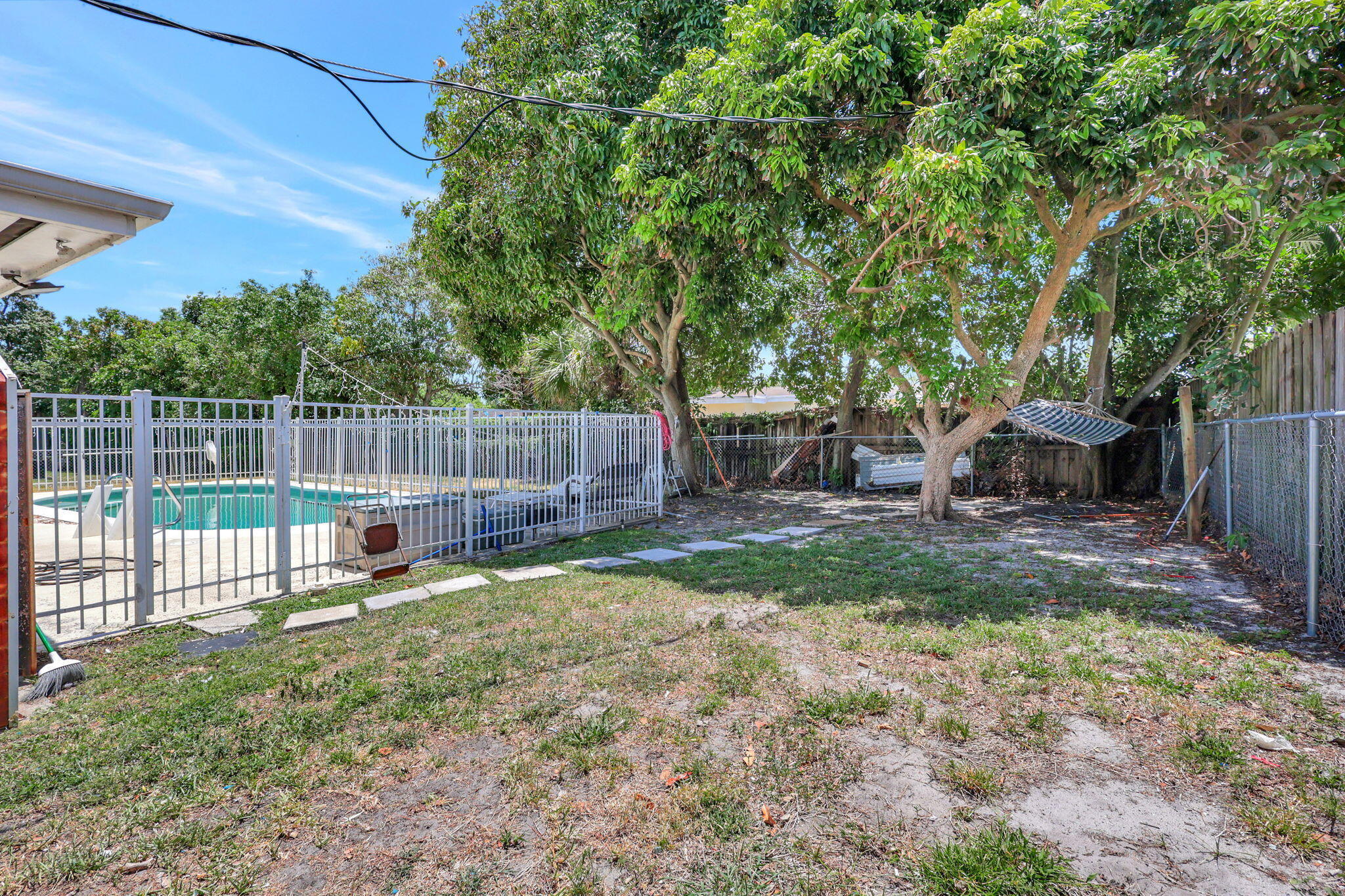 WOODCREST MNR - Residential