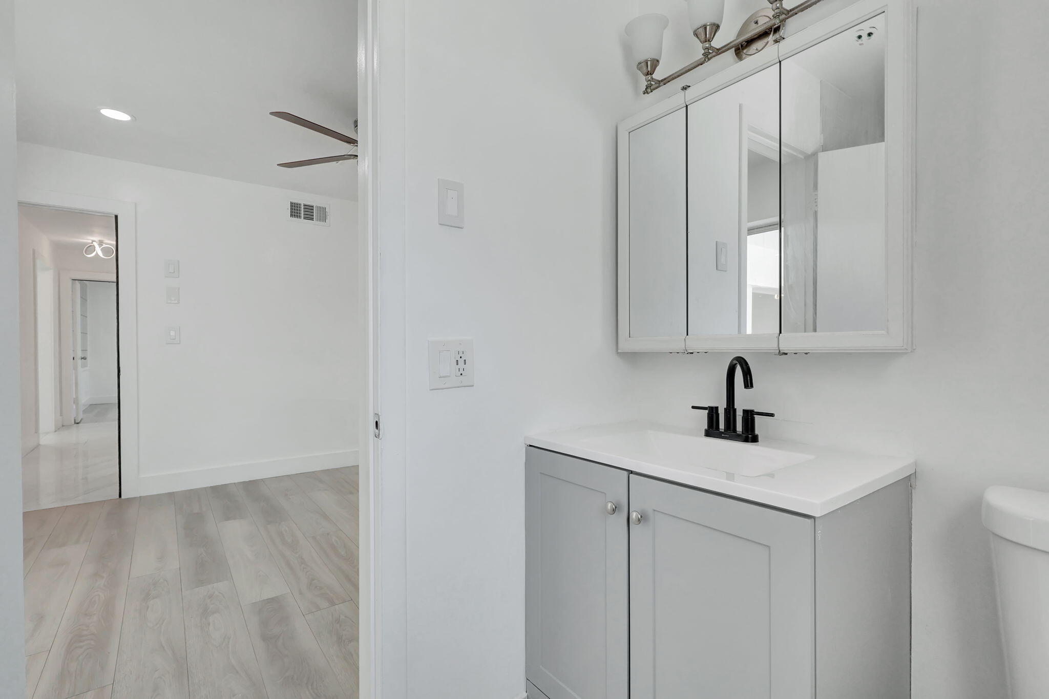 WOODCREST MNR - Residential