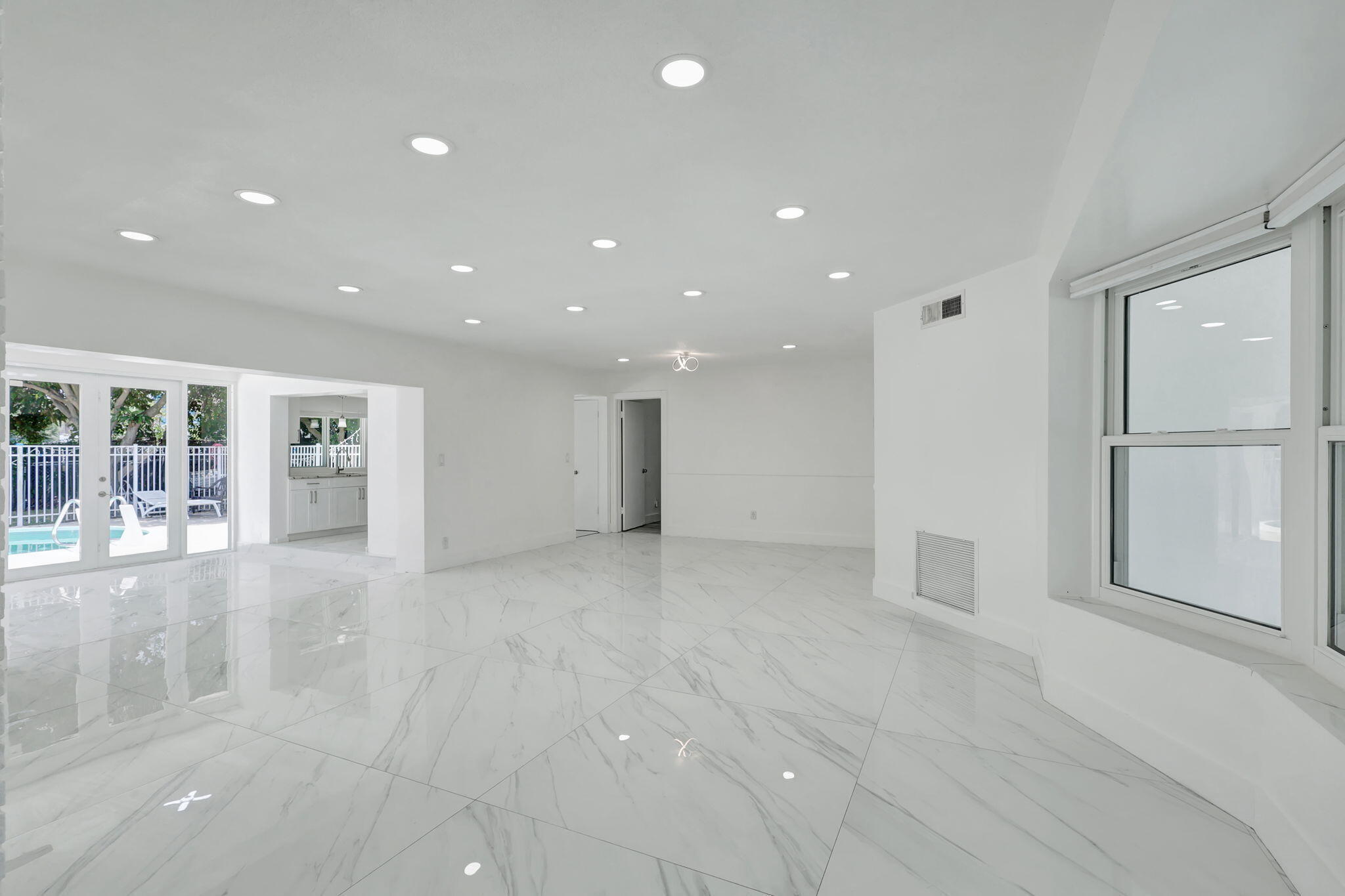 WOODCREST MNR - Residential