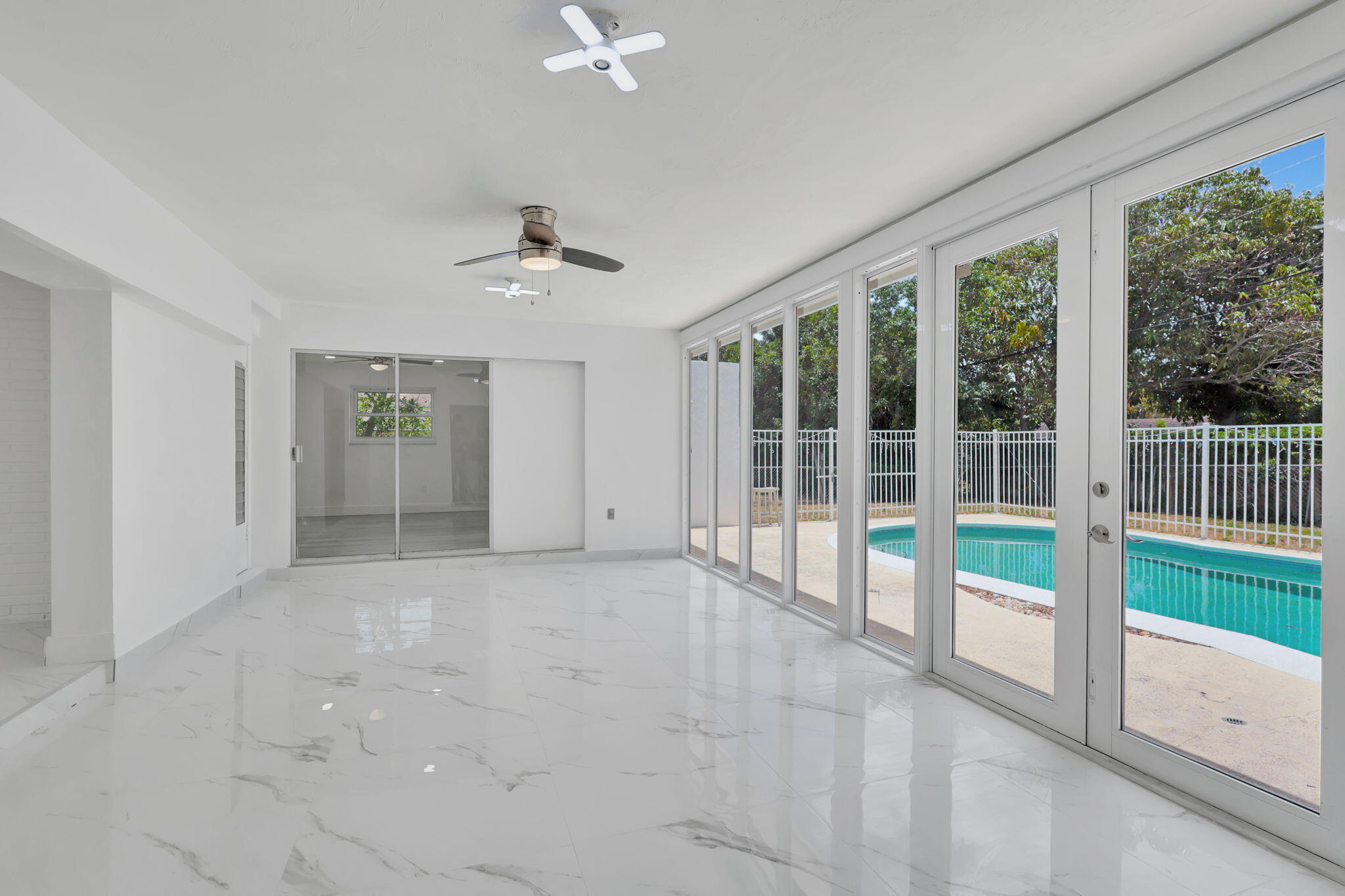 WOODCREST MNR - Residential