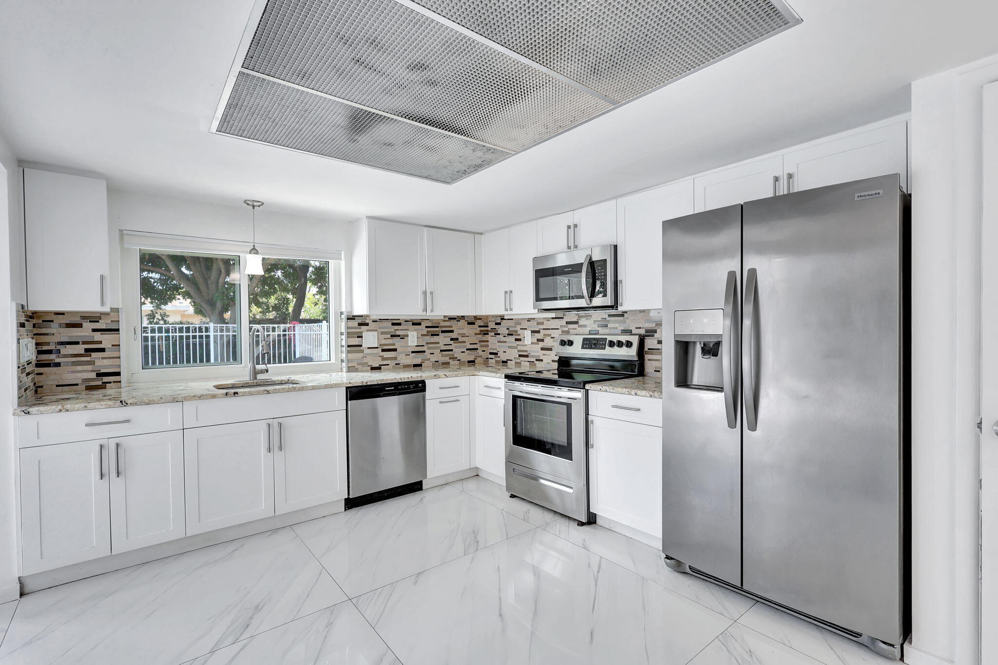 WOODCREST MNR - Residential