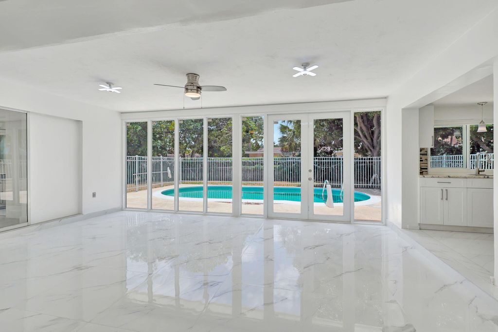 Photo of 334 SW 13th Avenue, Boynton Beach, FL 33435 (MLS # B26010061)