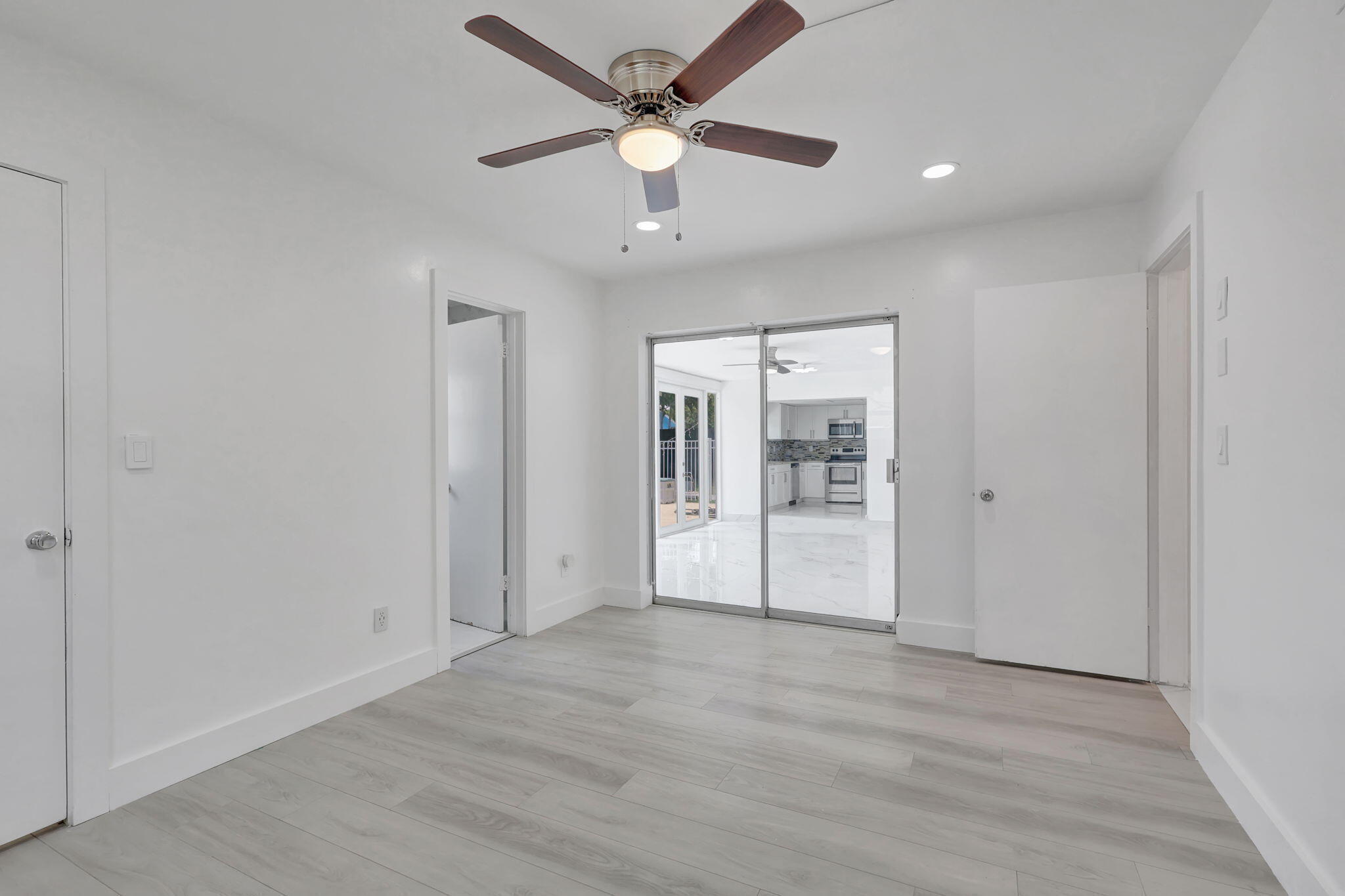 WOODCREST MNR - Residential