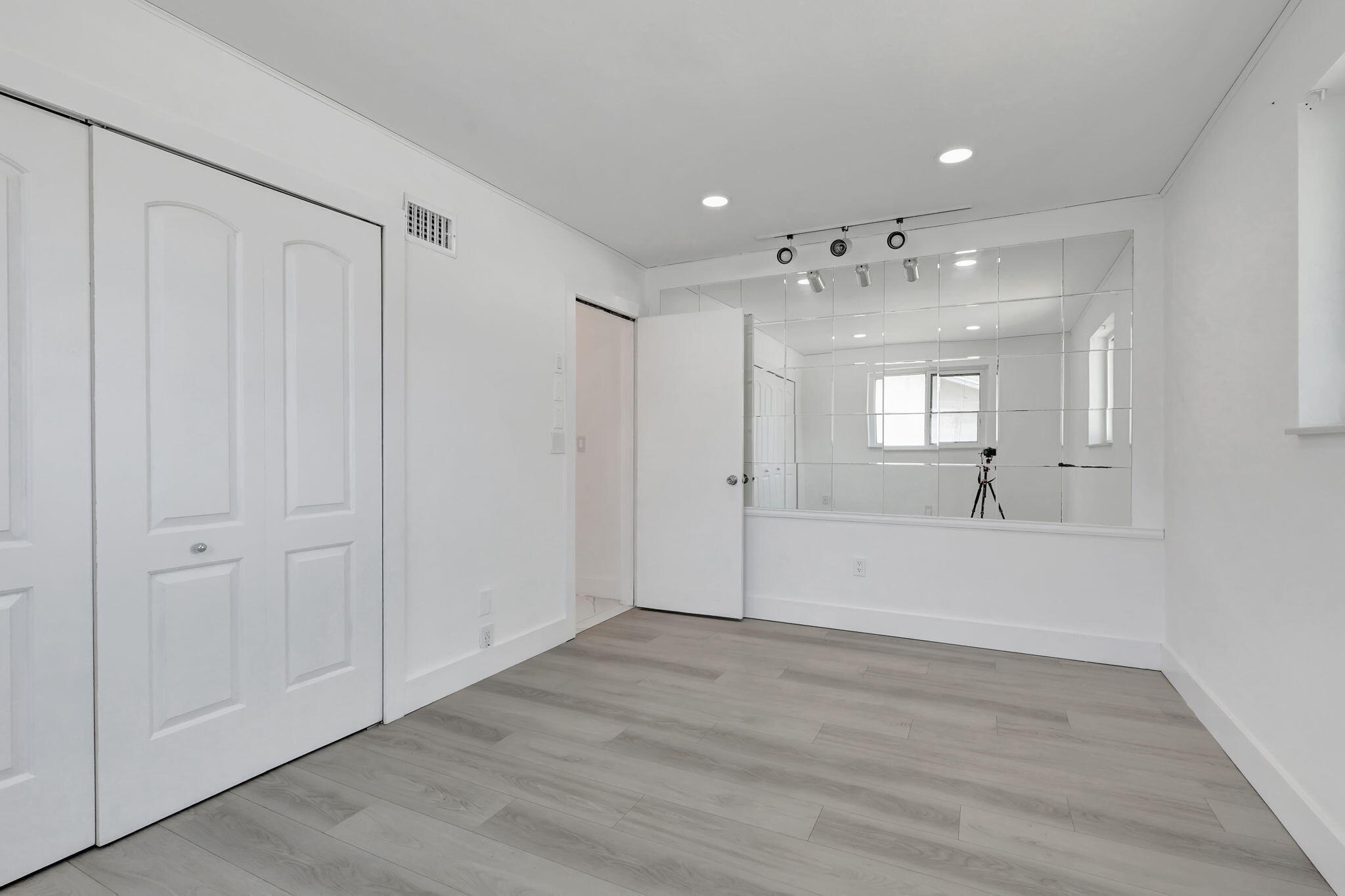 WOODCREST MNR - Residential