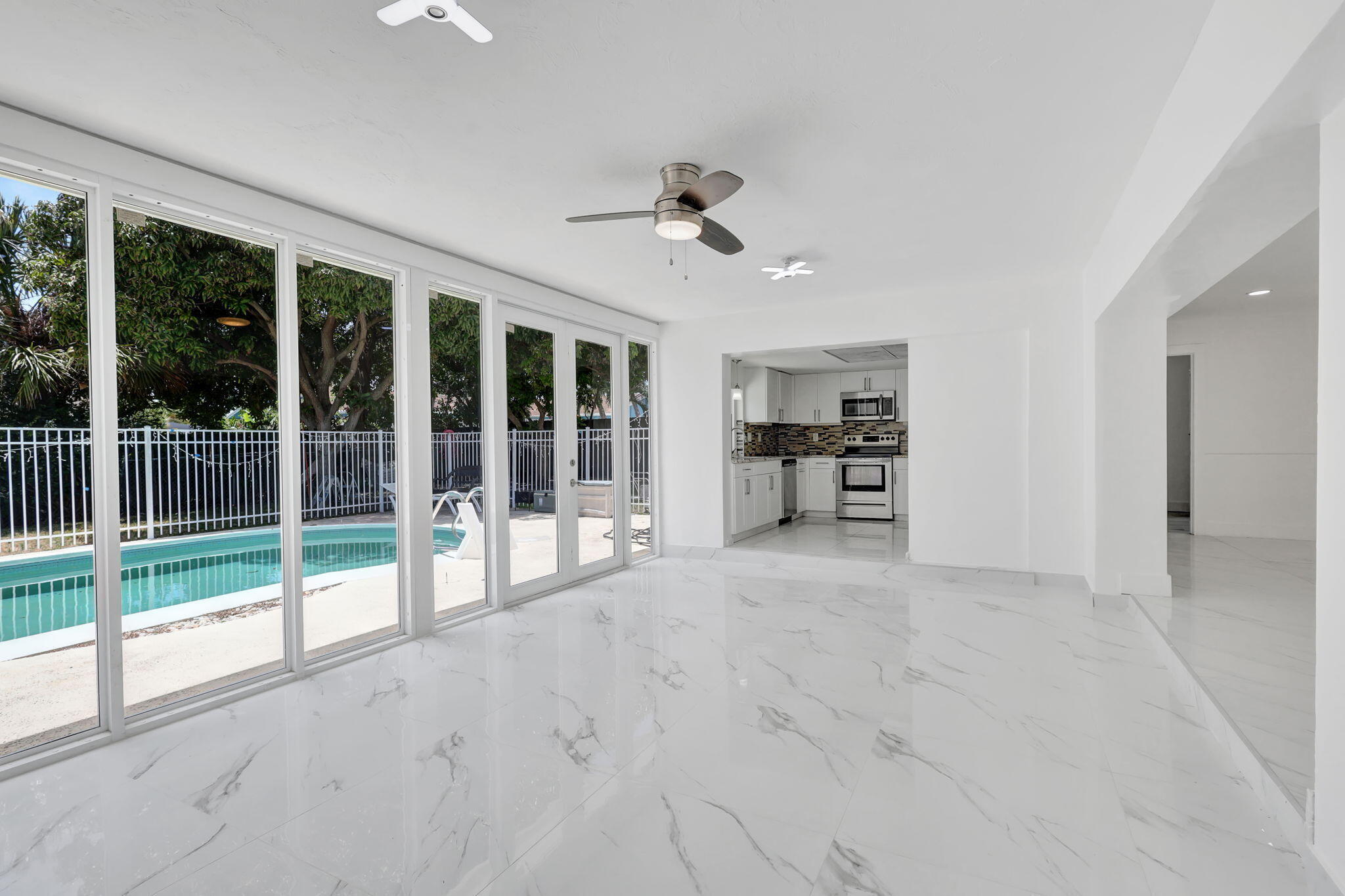 WOODCREST MNR - Residential