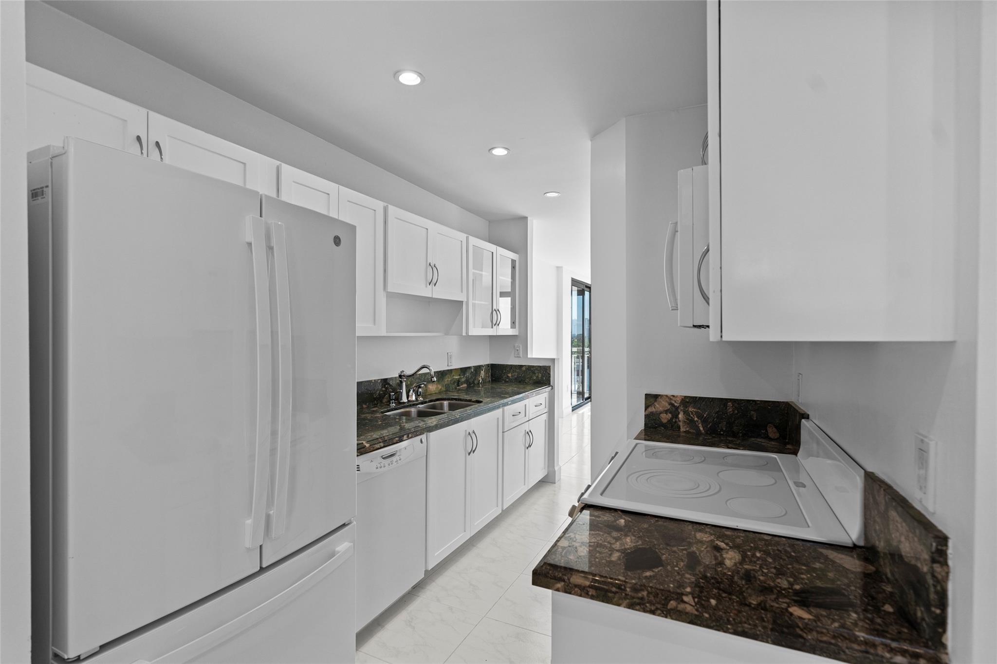 3100 NE 48th St 817