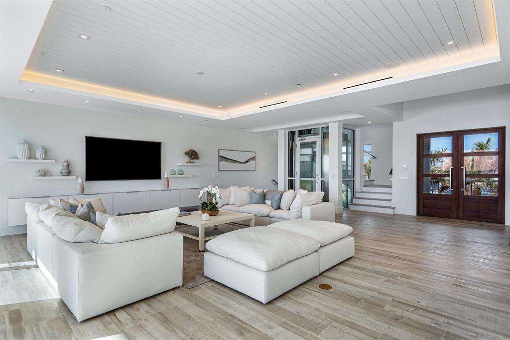 YACHT HOUSE CONDO - Residential