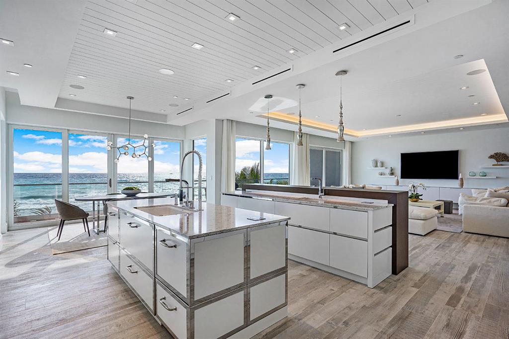 YACHT HOUSE CONDO - Residential