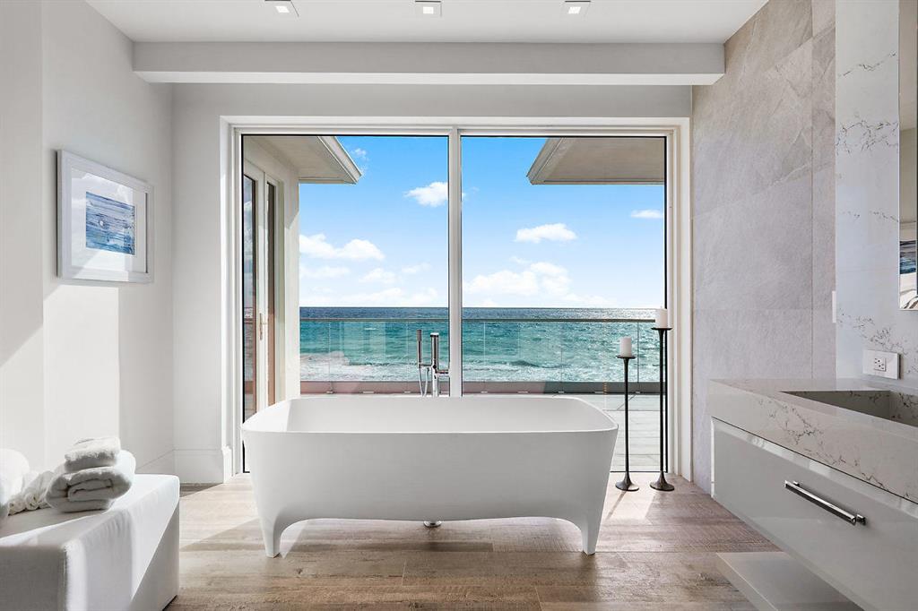 YACHT HOUSE CONDO - Residential