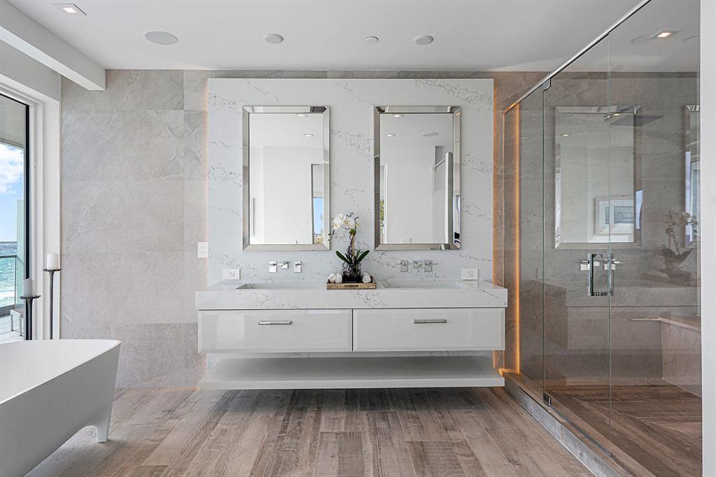 YACHT HOUSE CONDO - Residential