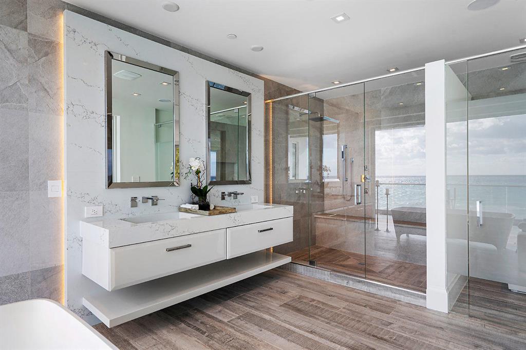 YACHT HOUSE CONDO - Residential