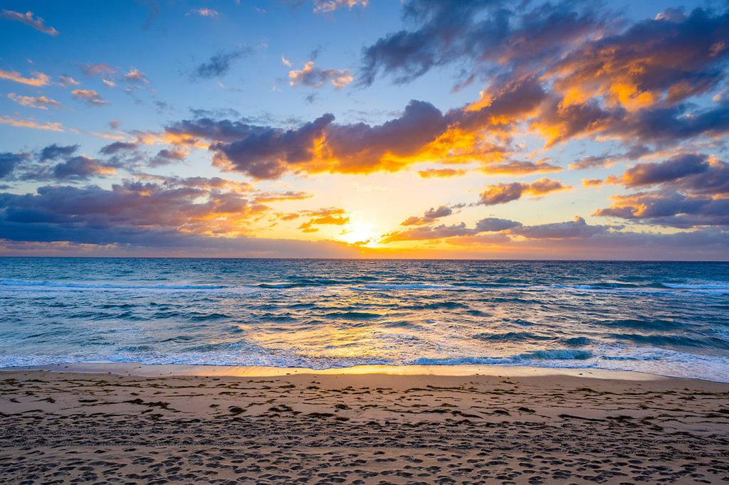 YACHT HOUSE CONDO - Residential