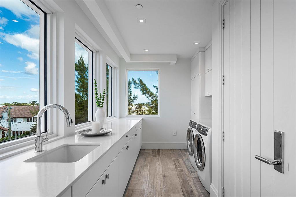 YACHT HOUSE CONDO - Residential