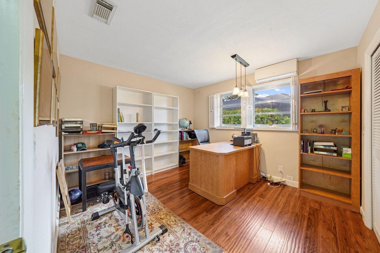 Woodlands Sec Eight 67-42 - Residential