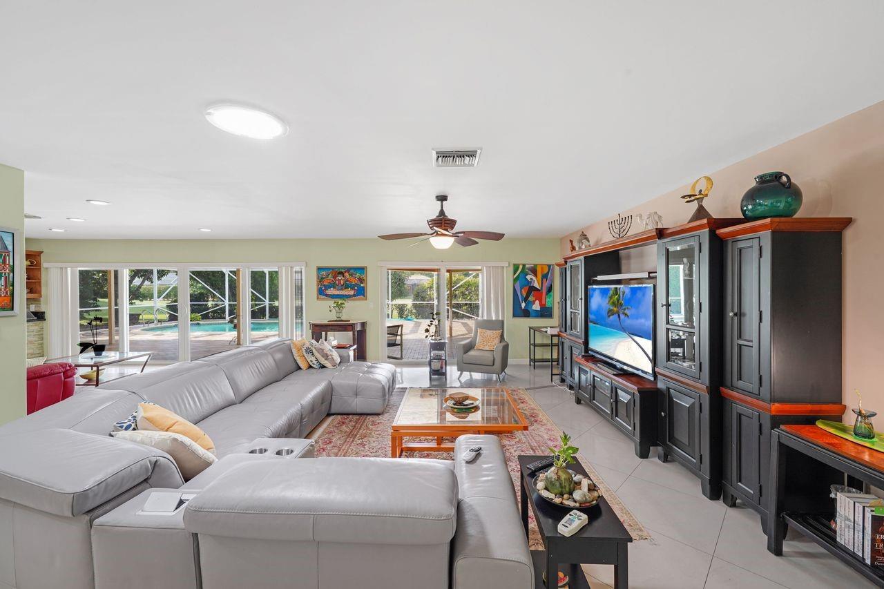 Woodlands Sec Eight 67-42 - Residential