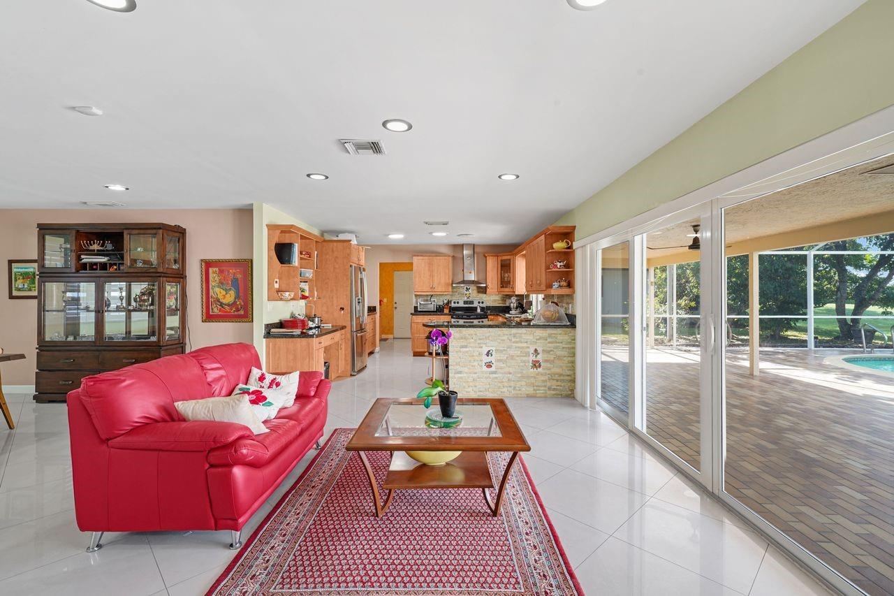 Woodlands Sec Eight 67-42 - Residential