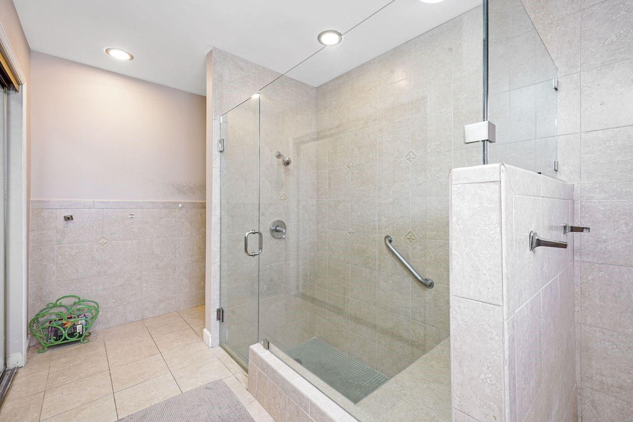 Woodlands Sec Eight 67-42 - Residential