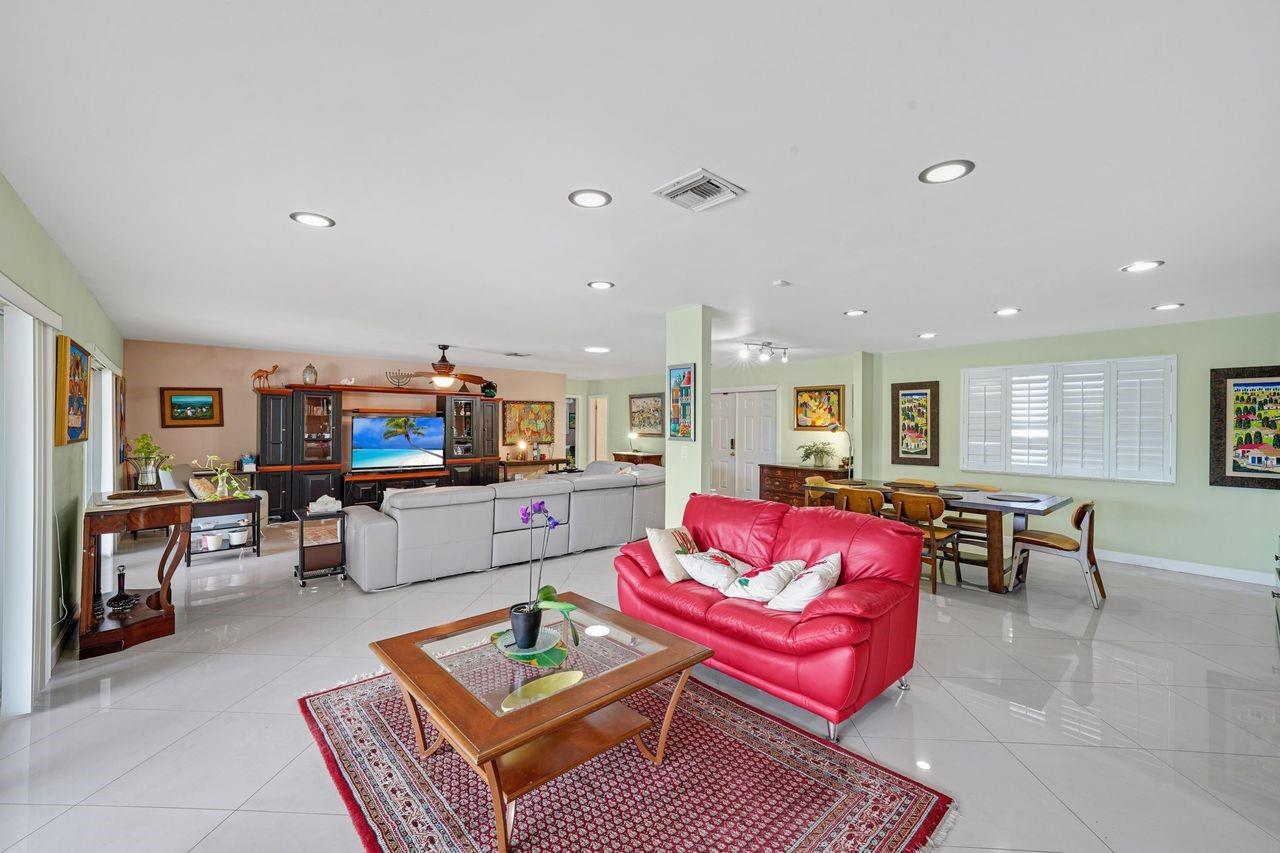 Woodlands Sec Eight 67-42 - Residential