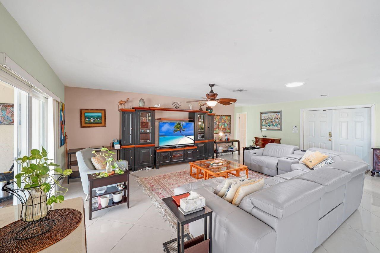 Woodlands Sec Eight 67-42 - Residential