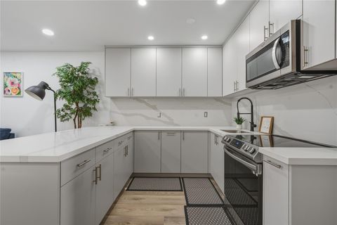 Property photo of 900 Sw 10 Terrace 11s, Hallandale Beach, FL 33009