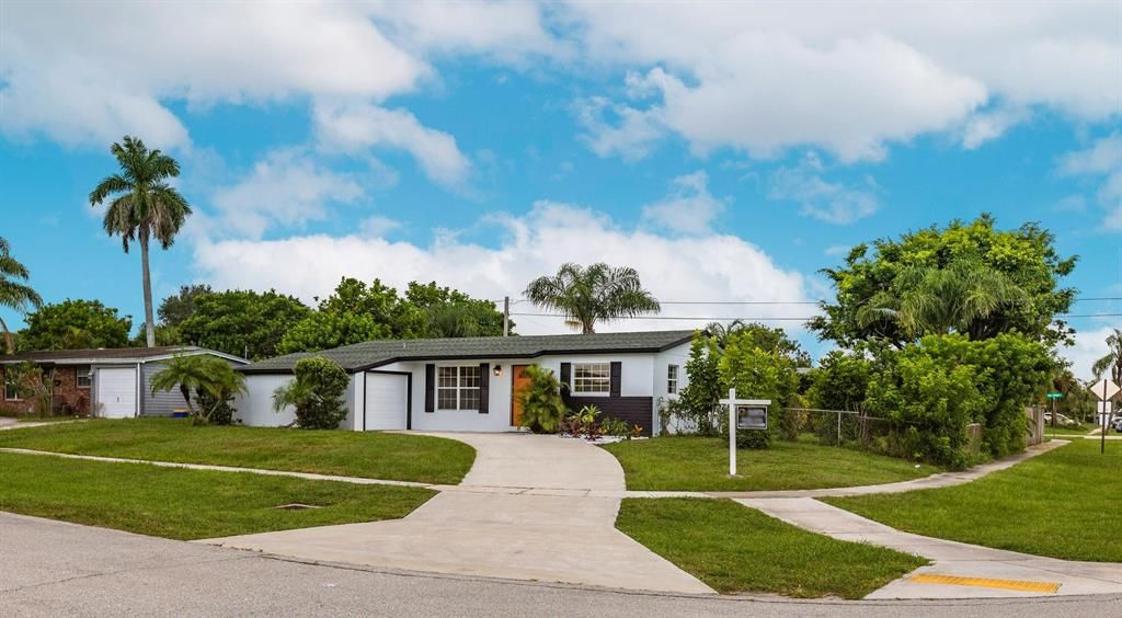 Photo of 12149 Colony Avenue, Palm Beach Gardens, FL 33410 (MLS # R10743281)