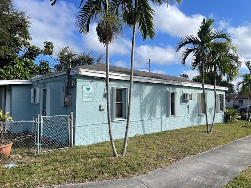 Photo of 417 SW 7th Terrace, Dania Beach, FL 33004 (MLS # F10550523)