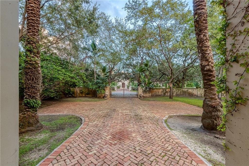 Ponce-Davis Hardee - Residential