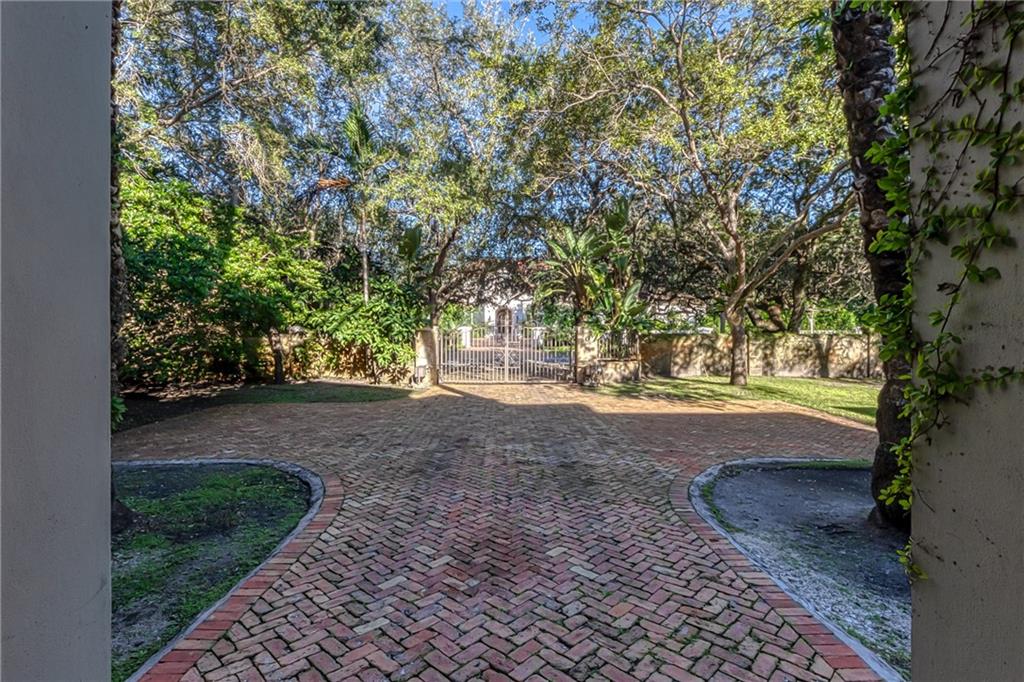 Ponce-Davis Hardee - Residential