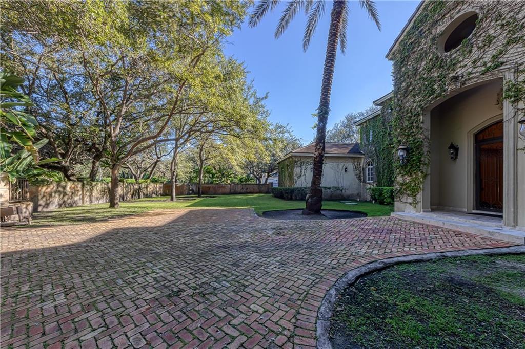 Ponce-Davis Hardee - Residential