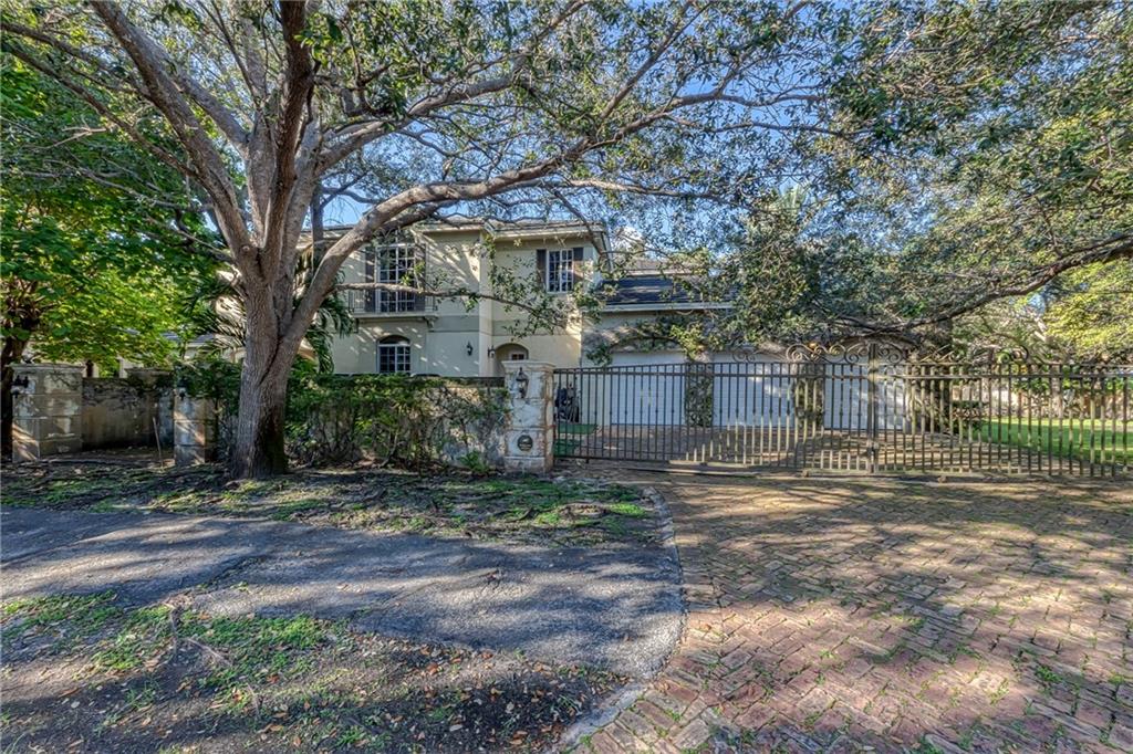 Ponce-Davis Hardee - Residential