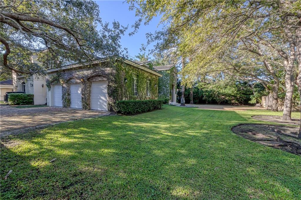 Ponce-Davis Hardee - Residential