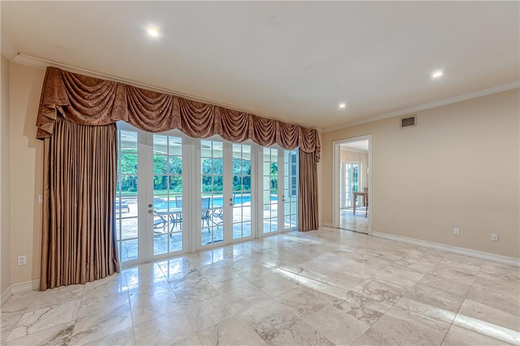 Ponce-Davis Hardee - Residential