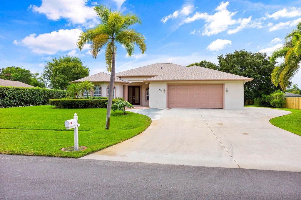 Photo of 2872 SE Bakersfield Street, Port Saint Lucie, FL 34952 (MLS # R11018051)