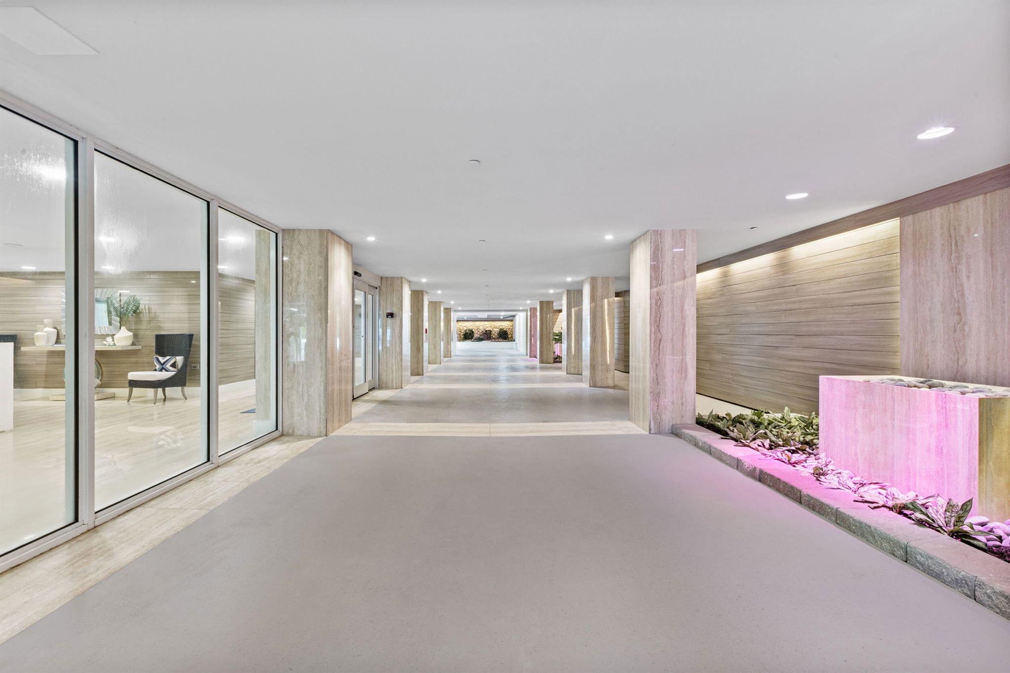 CARLYLE HOUSE CONDO - Residential