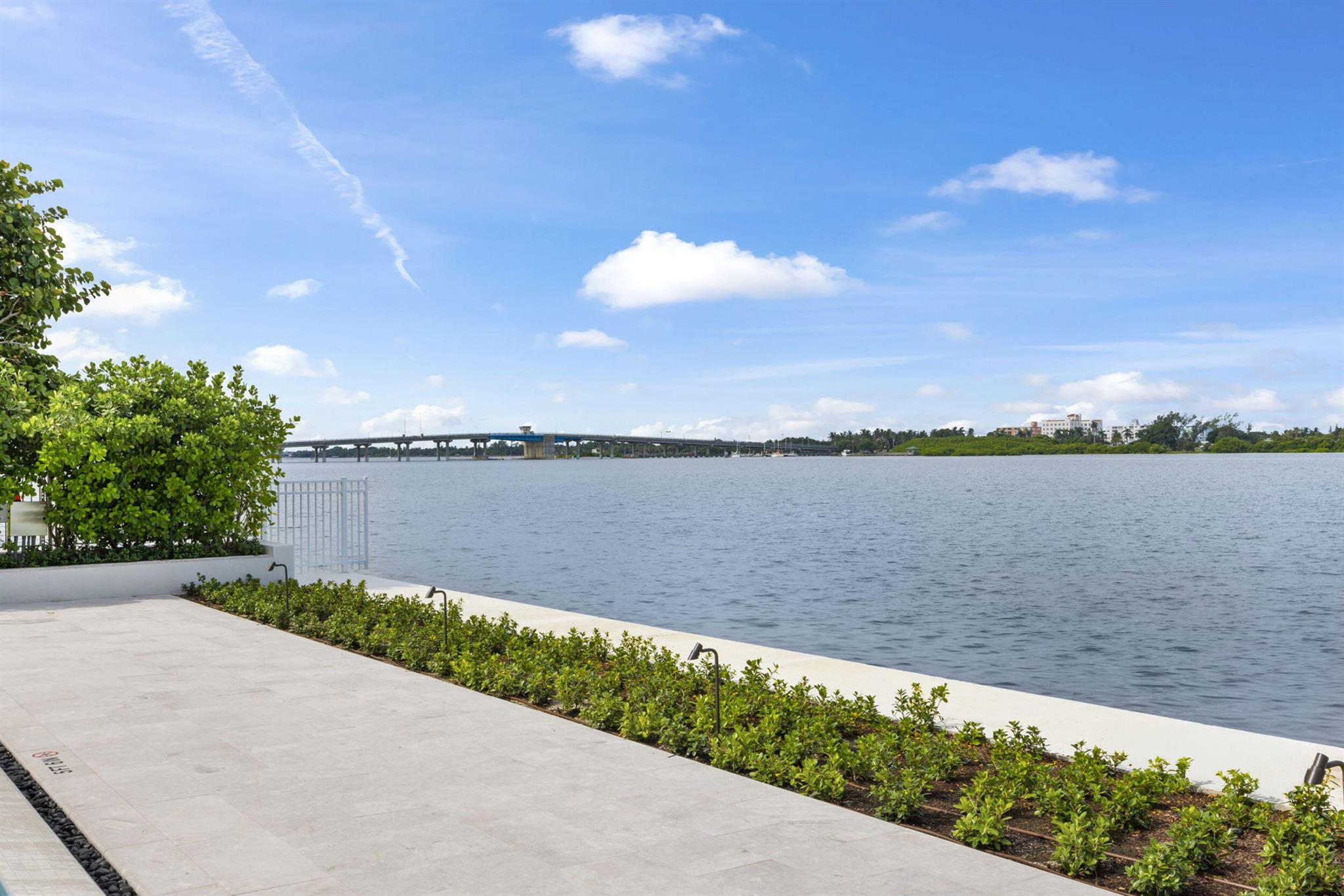 CARLYLE HOUSE CONDO - Residential