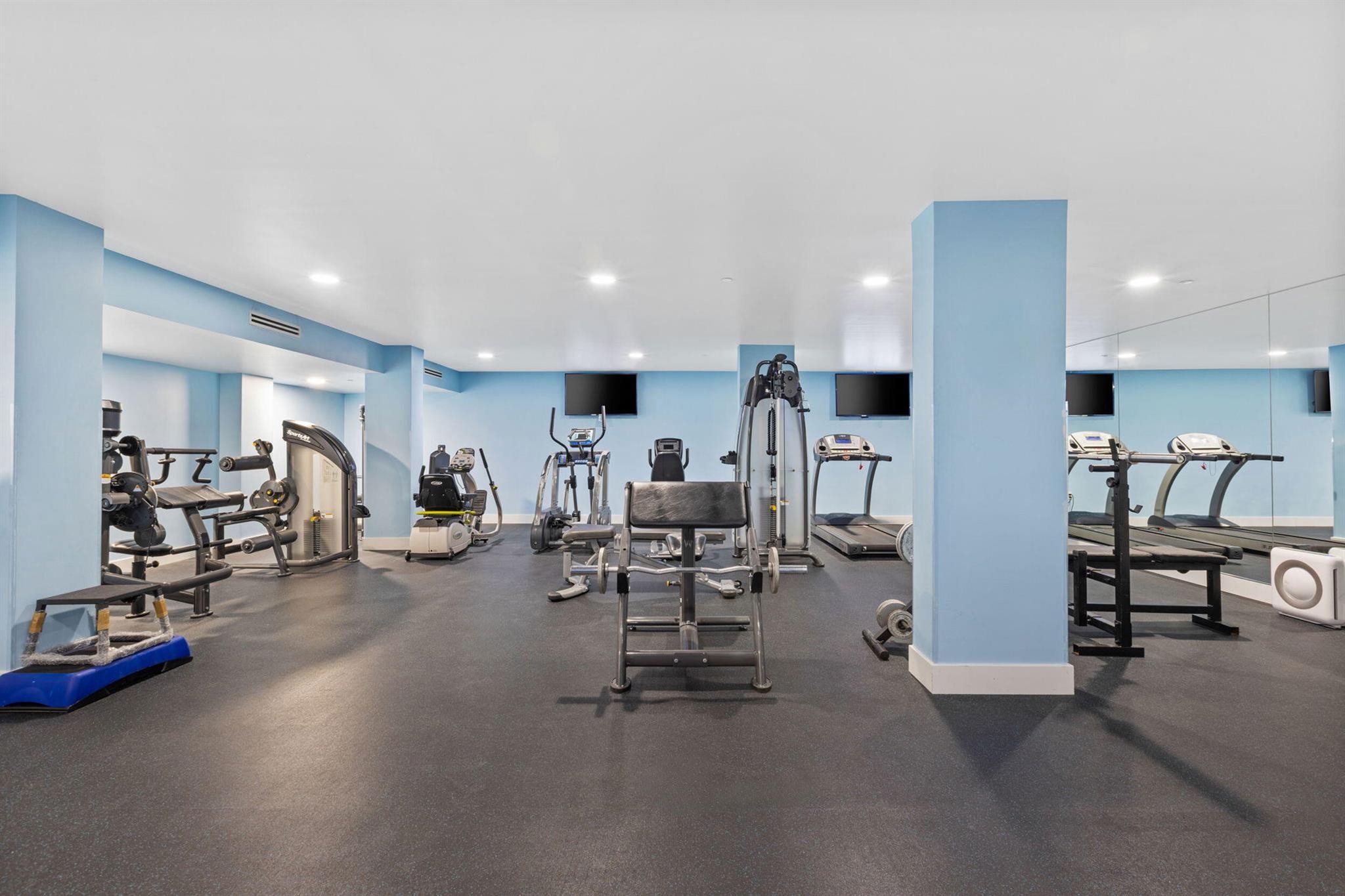 CARLYLE HOUSE CONDO - Residential