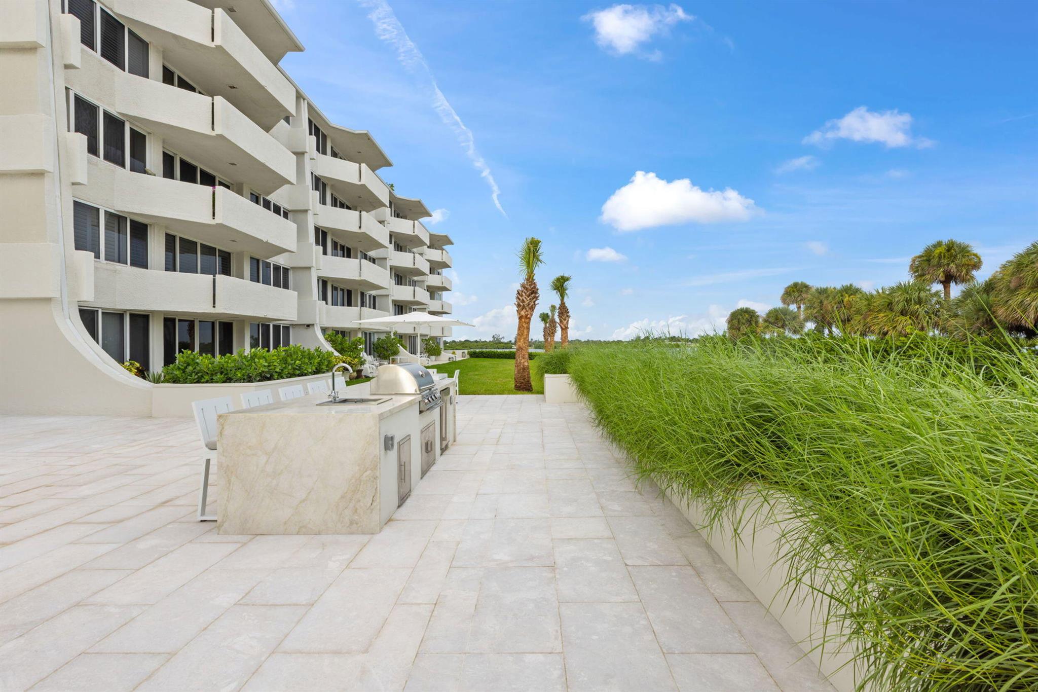 CARLYLE HOUSE CONDO - Residential