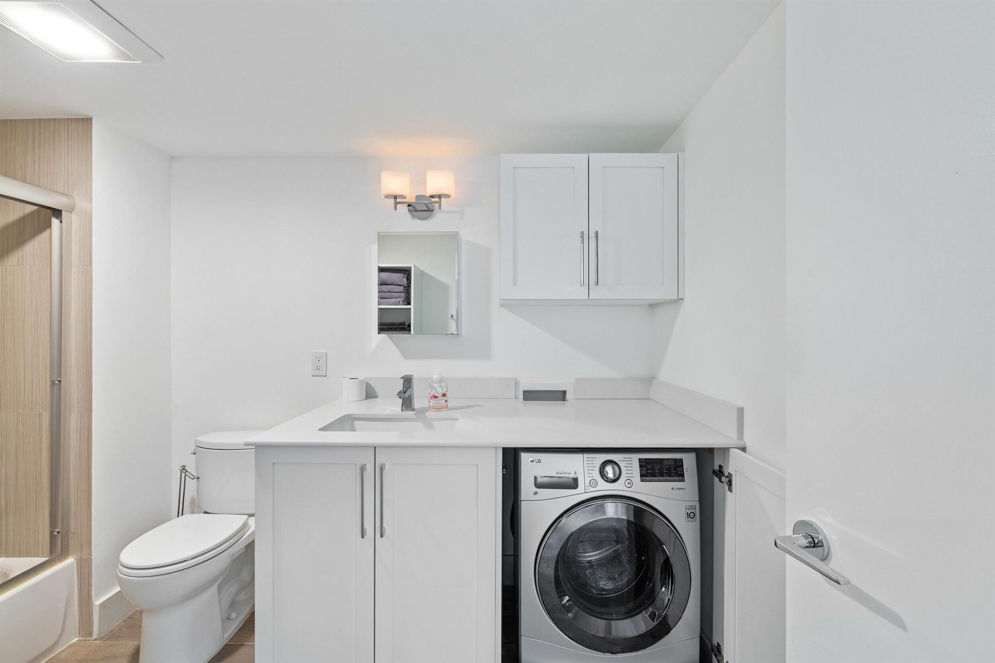 CARLYLE HOUSE CONDO - Residential