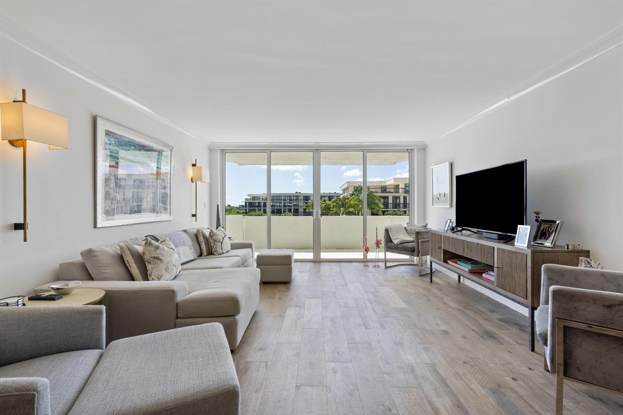 CARLYLE HOUSE CONDO - Residential