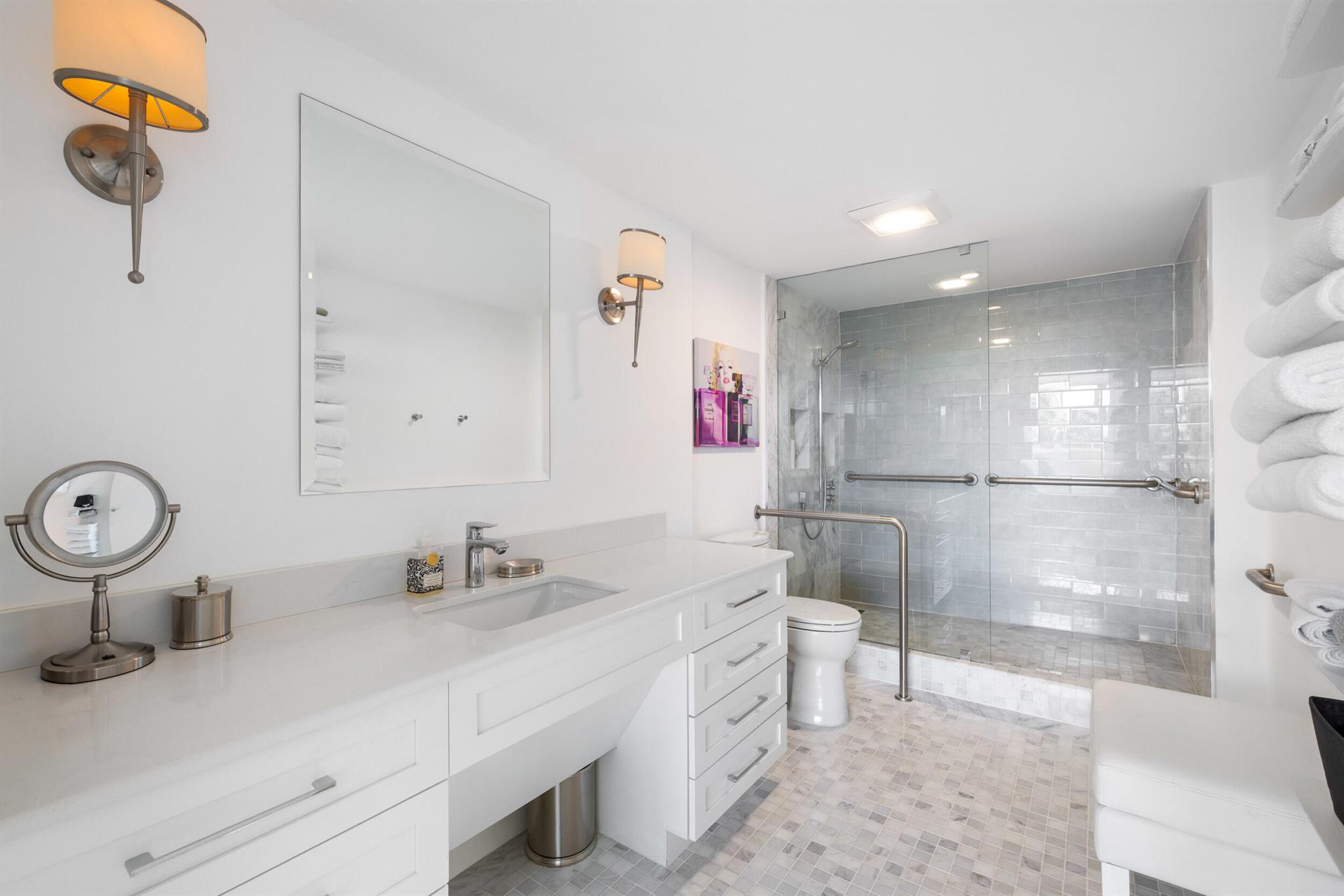 CARLYLE HOUSE CONDO - Residential