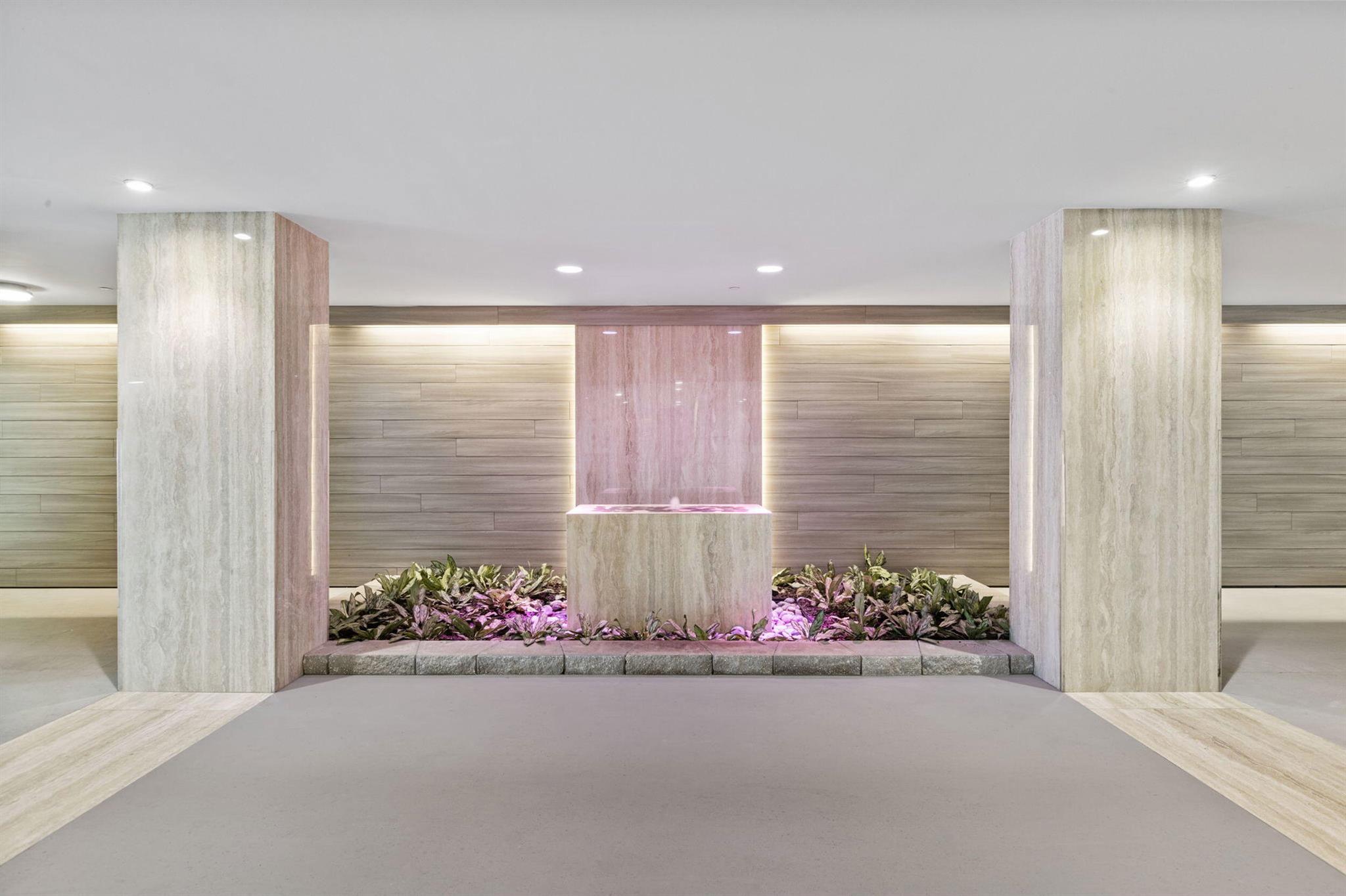 CARLYLE HOUSE CONDO - Residential