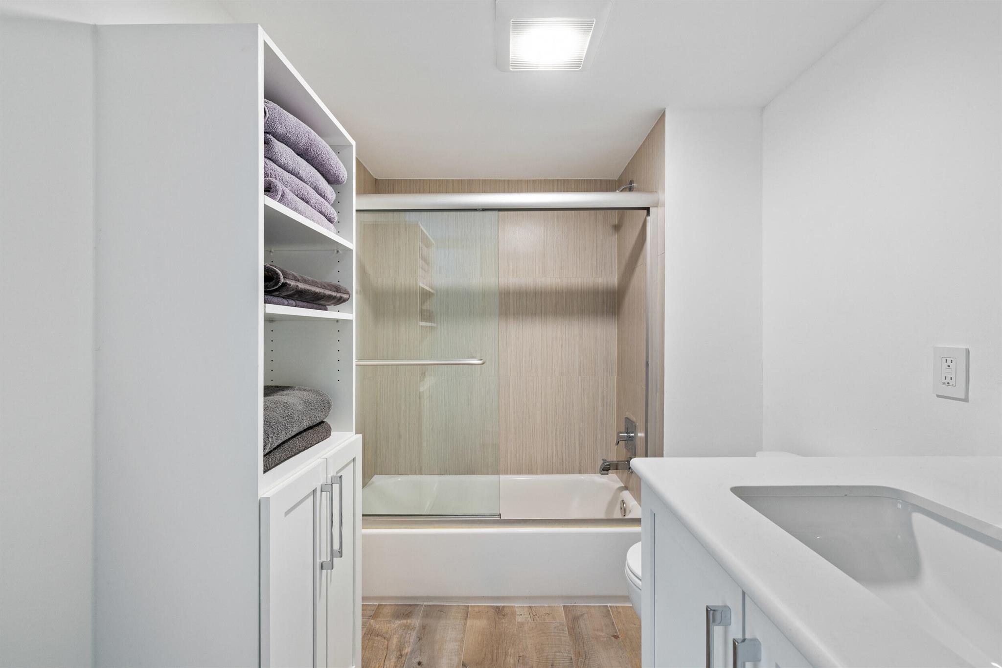 CARLYLE HOUSE CONDO - Residential