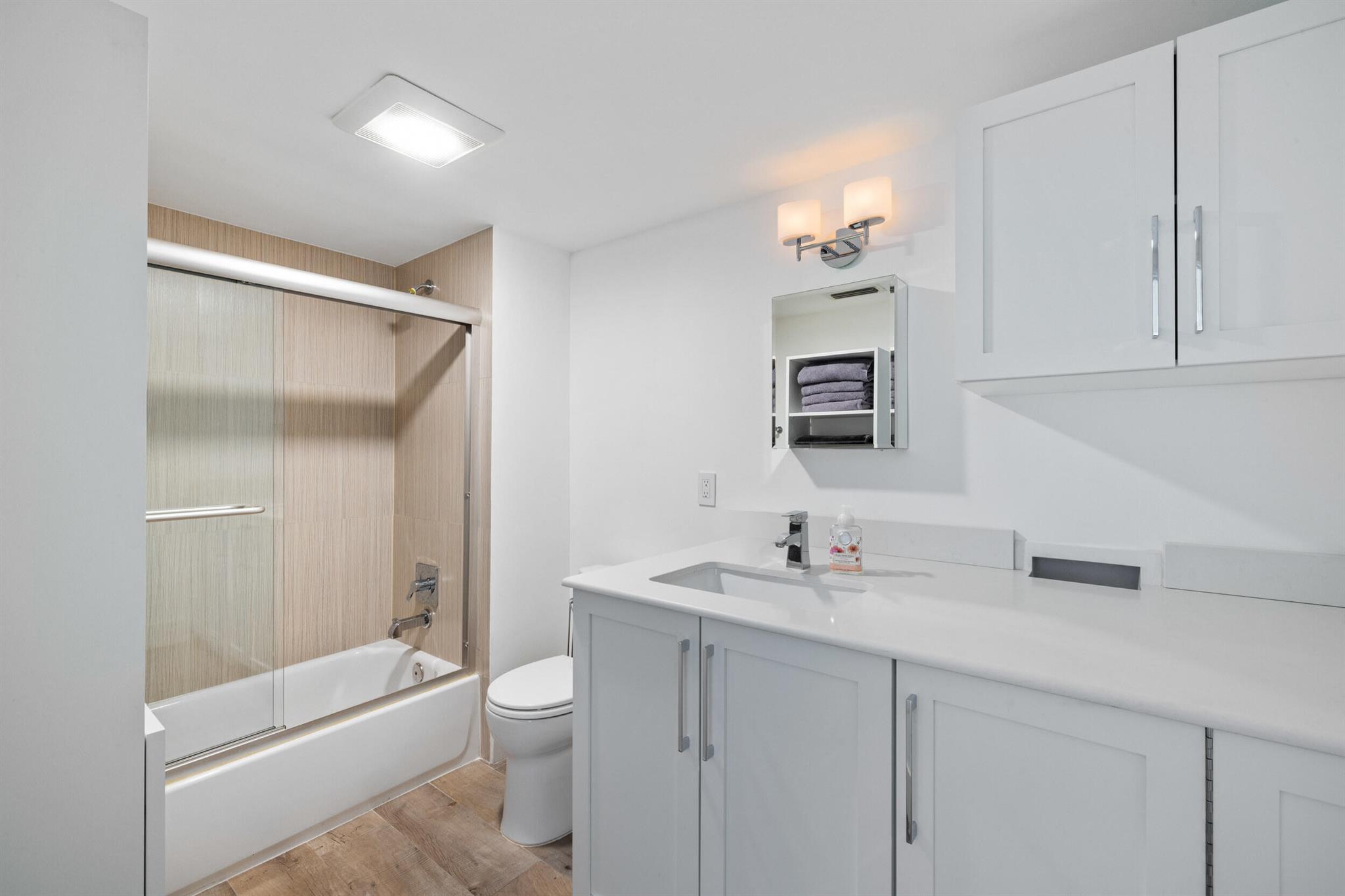 CARLYLE HOUSE CONDO - Residential