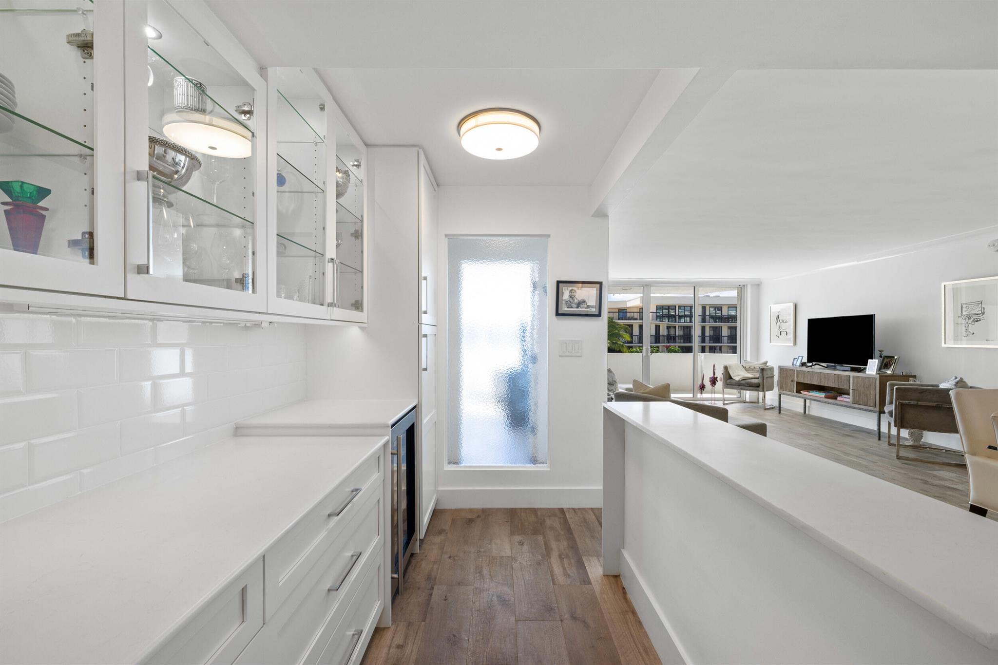 CARLYLE HOUSE CONDO - Residential