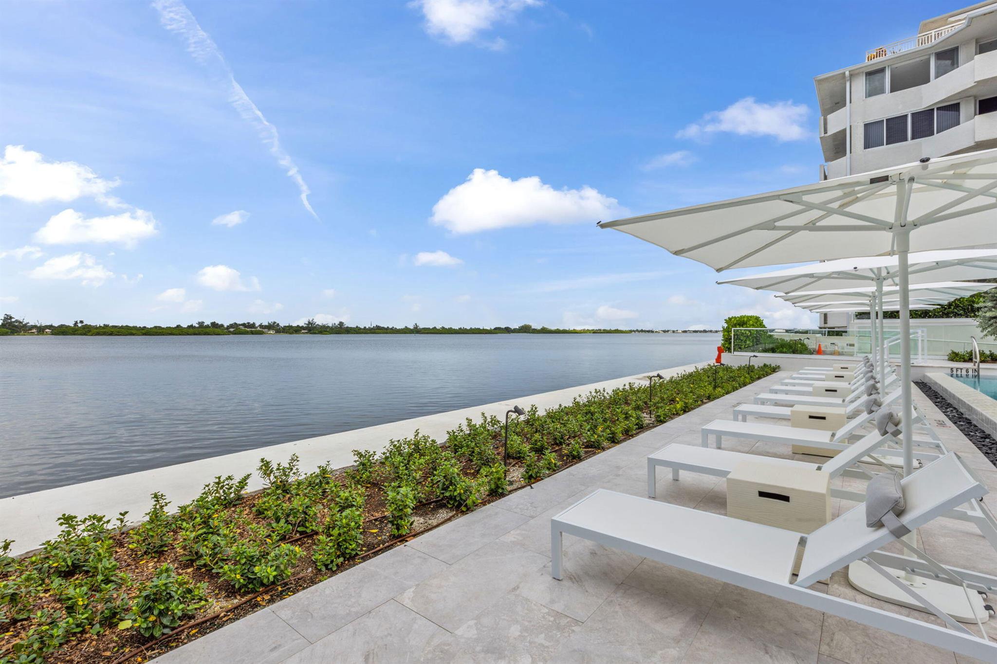 CARLYLE HOUSE CONDO - Residential