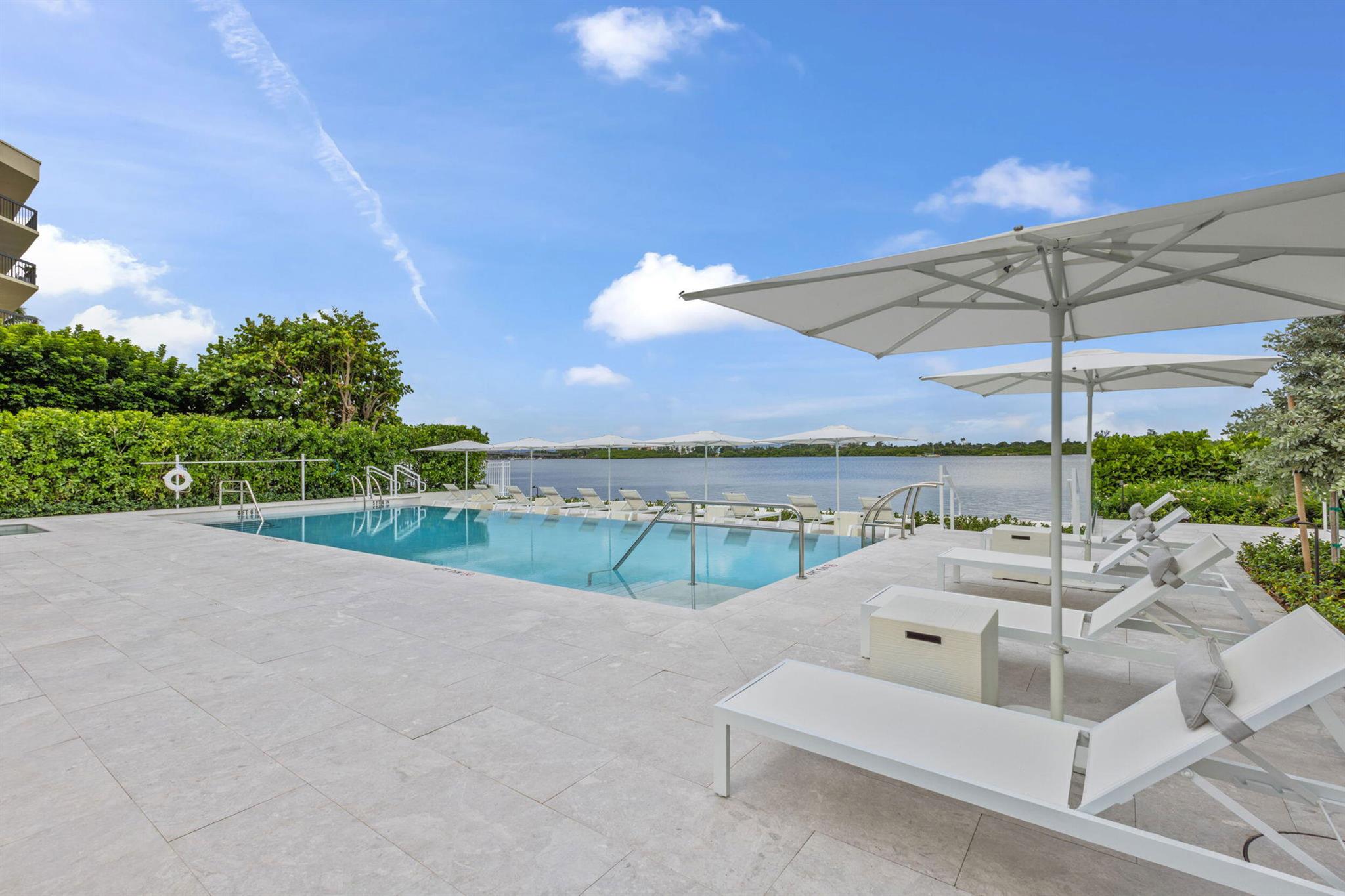 CARLYLE HOUSE CONDO - Residential