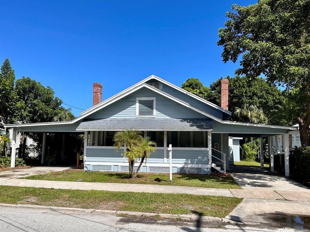 Photo of 624 S 12th S Street, Fort Pierce, FL 34950 (MLS # R10908753)